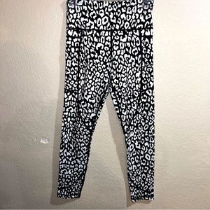 Zyia Women’s 4 Black and White Leopard Leggings